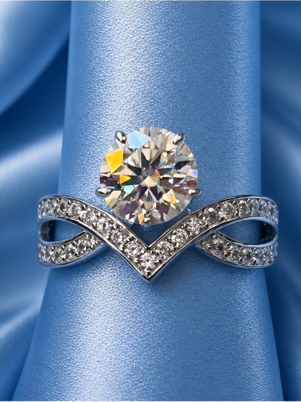 AAA High-end Moissanite set in 925 Sterling Silver. BRAND NEW! Flawless, D-color